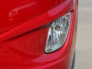 2011款1.4L GLS 自动豪华版 前雾灯