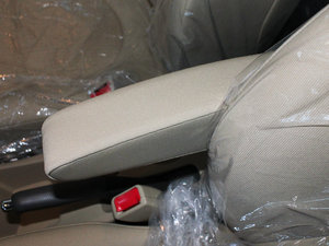 2011款1.4L GS 自动舒适版 中央扶手箱