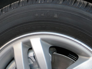 2011款1.6L 手动舒适版 轮胎尺寸