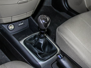 2011款1.6L 手动豪华版 换挡杆