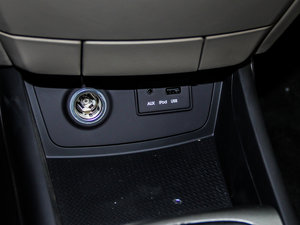 2011款1.6L 手动豪华版 中控区