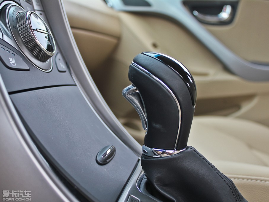 2012���ʄ� 1.8 DLX �Ԅ����F��