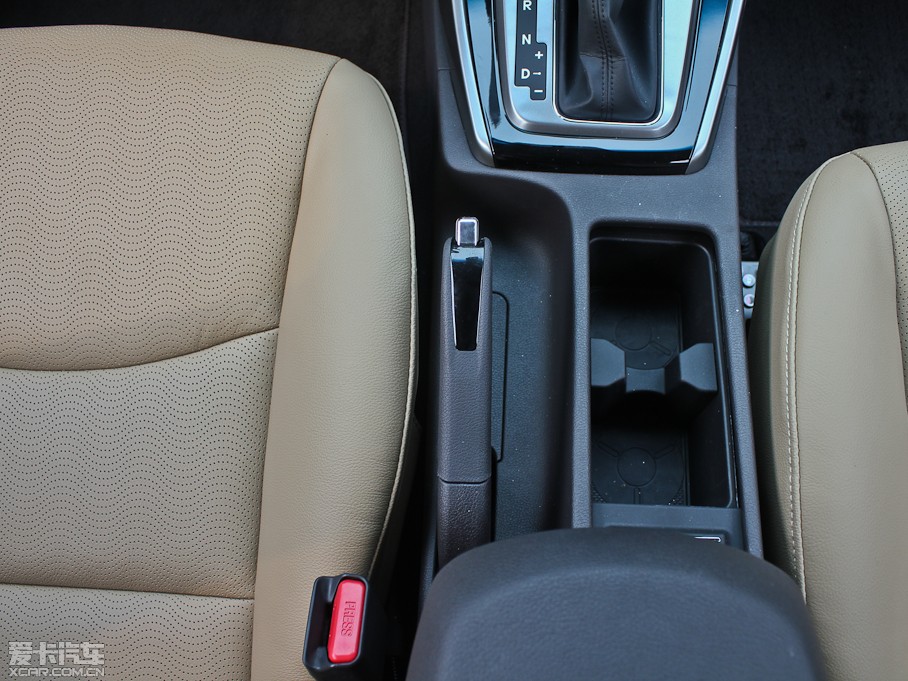 2012���ʄ� 1.8 DLX �Ԅ����F��