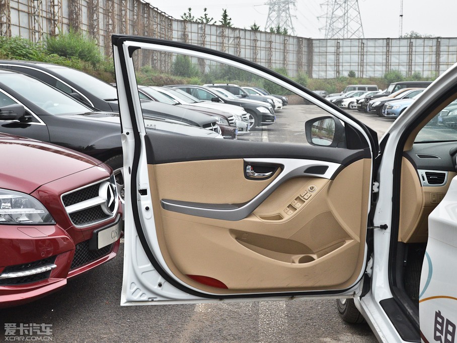 2012���ʄ� 1.6 DLX �Ԅ����F��