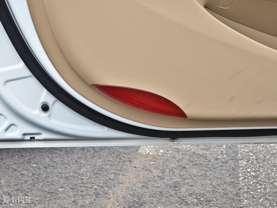 2012���ʄ� 1.6 DLX �Ԅ����F��