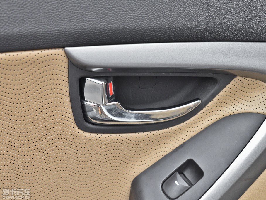 2012���ʄ� 1.6 DLX �Ԅ����F��