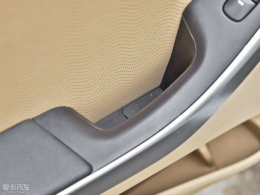 2012���ʄ� 1.6 DLX �Ԅ����F��