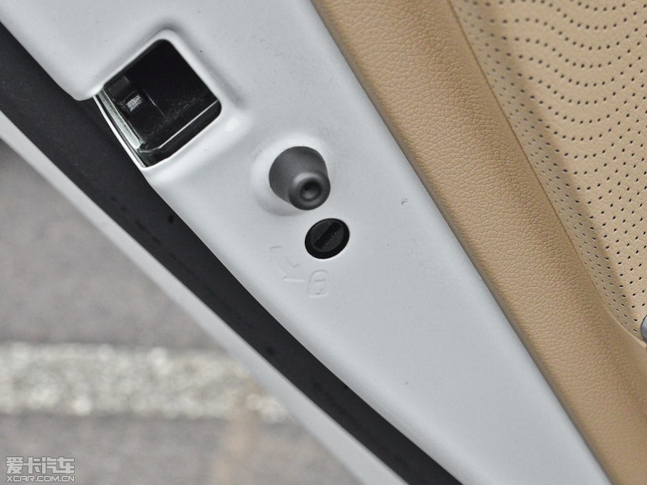 2012���ʄ� 1.6 DLX �Ԅ����F��