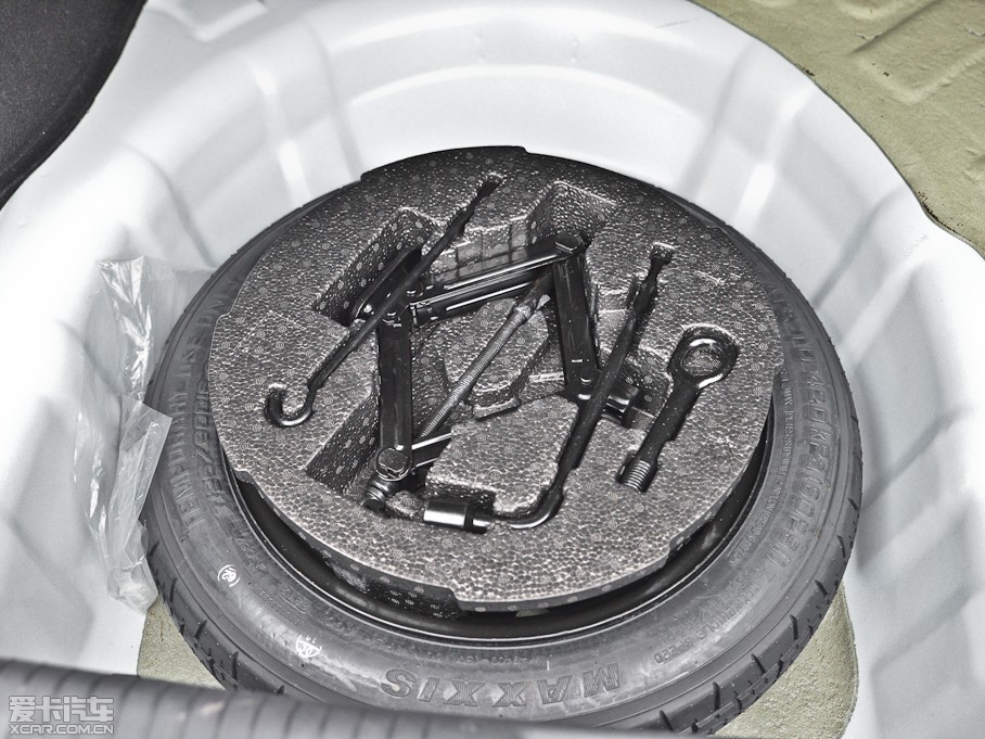 2012���ʄ� 1.6 DLX �Ԅ����F��