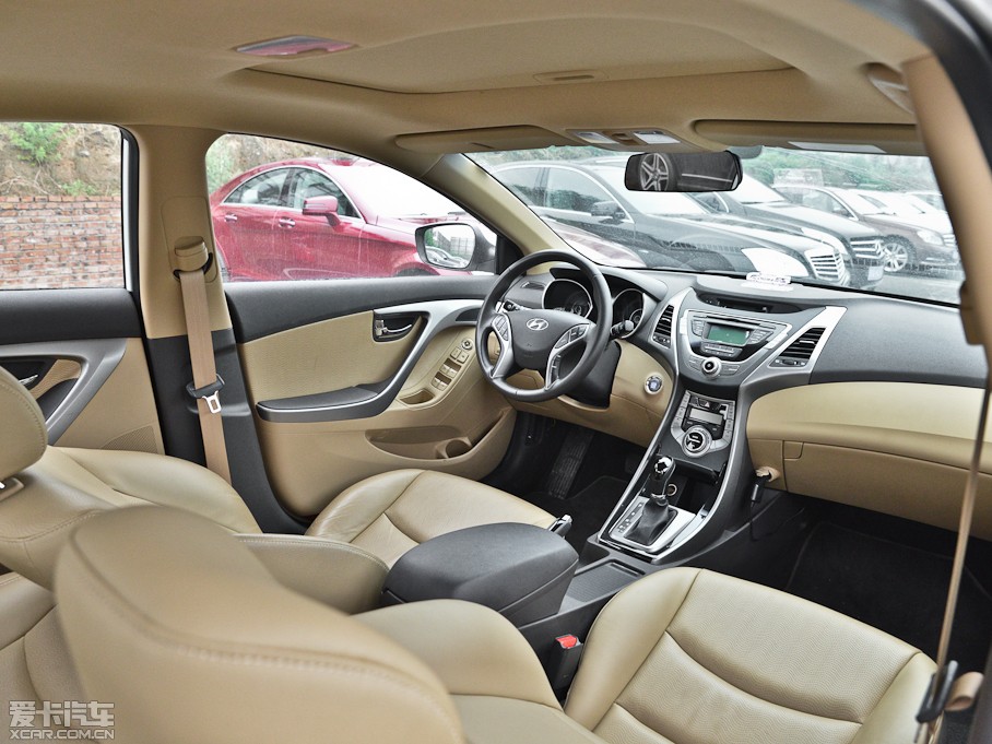 2012���ʄ� 1.6 DLX �Ԅ����F��