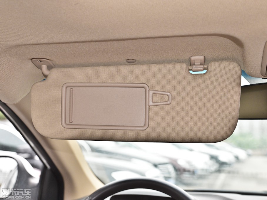 2012���ʄ� 1.6 DLX �Ԅ����F��