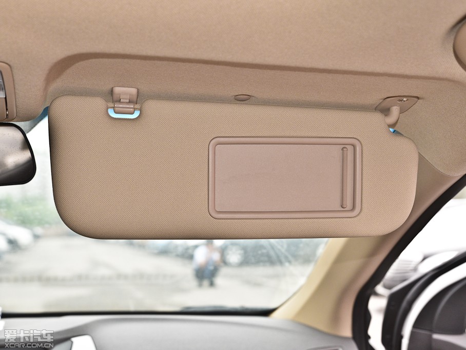 2012���ʄ� 1.6 DLX �Ԅ����F��