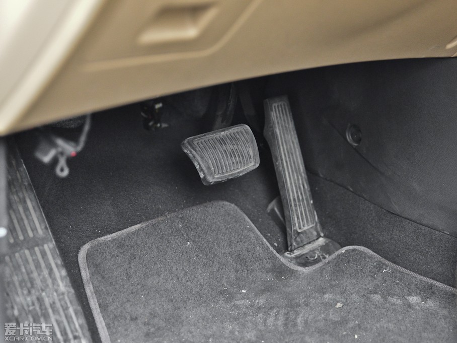 2012���ʄ� 1.6 DLX �Ԅ����F��