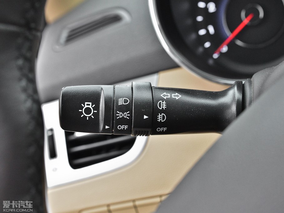 2012���ʄ� 1.6 DLX �Ԅ����F��