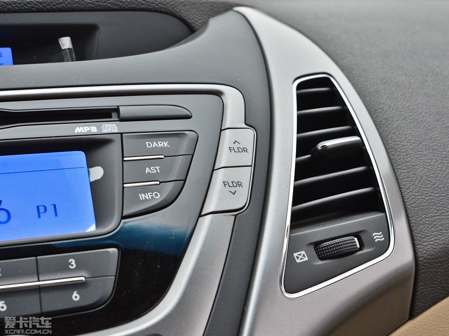 2012���ʄ� 1.6 DLX �Ԅ����F��