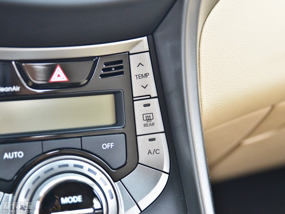 2012���ʄ� 1.6 DLX �Ԅ����F��