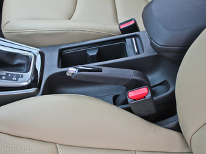 2012款1.8 DLX 自动尊贵版 驻车制动器