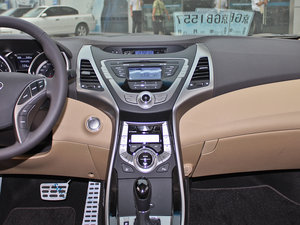2012款1.8 DLX 自动尊贵版 中控台