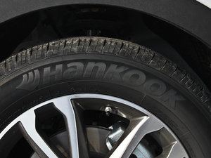 2013款2.4L 自动四驱尊贵版 轮胎品牌