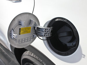 2013款2.4L 自动四驱尊贵版 油箱盖