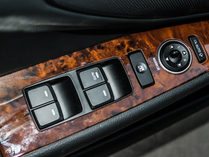 2014款2.0L 自动旗舰TOP型 主驾车窗控制区	