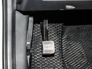 2014款2.0L 自动旗舰TOP型 驻车制动器