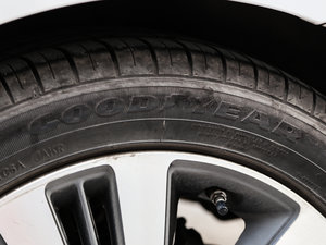2014款2.0L 自动至尊LUX型 轮胎品牌
