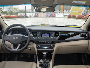 2014款1.8L 手动舒适GL型 内饰全景