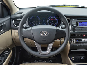 2014款1.8L 手动舒适GL型 方向盘