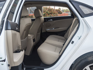 2014款1.8L 自动舒适GL型 后排空间