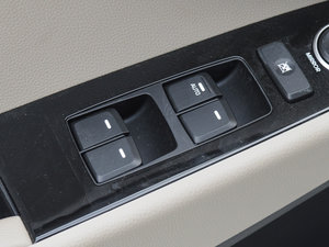 2014款1.8L 自动舒适GL型 主驾车窗控制区	