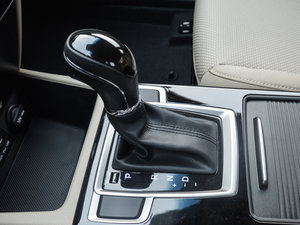 2014款1.8L 自动舒适GL型 换挡杆