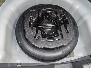 2014款1.8L 自动舒适GL型 备胎