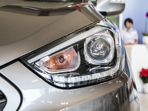 2013款2.0L 自动两驱智能版GLS 国V 大灯