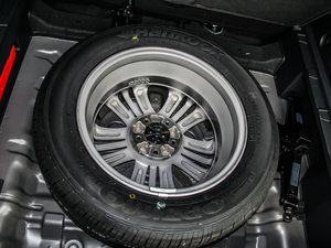2013款2.0L 自动两驱舒适版GL 国V 备胎