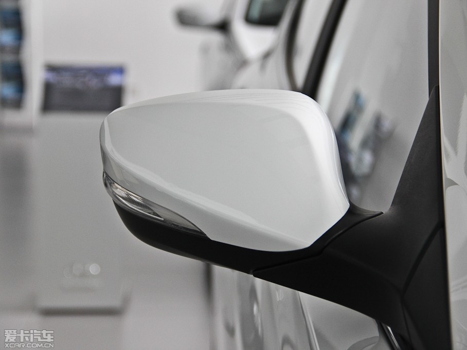 2013���ʄ� 1.6 DLX �Ԅ����F��