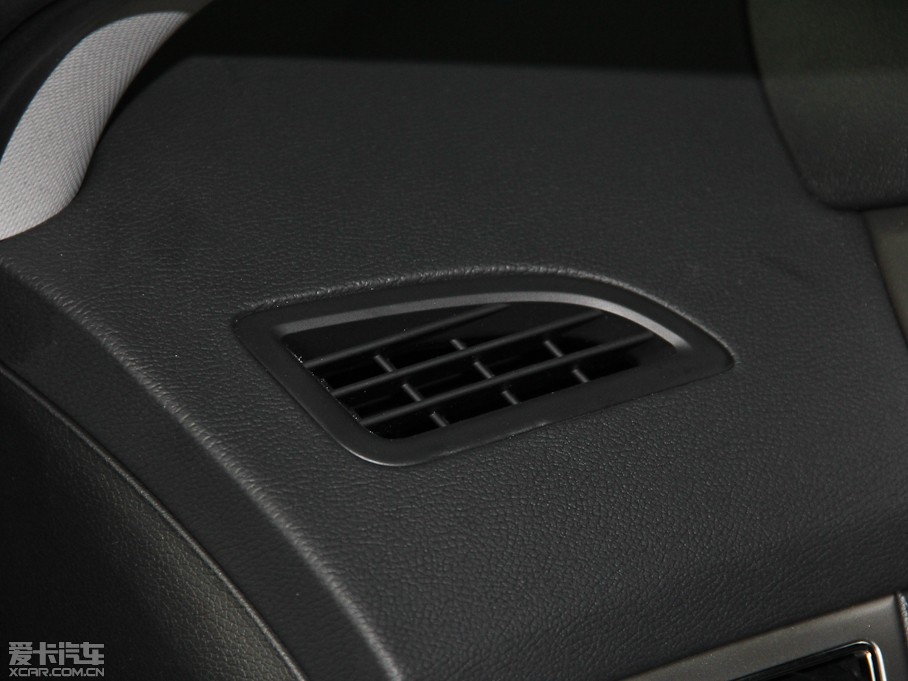 2013���ʄ� 1.6 DLX �Ԅ����F��