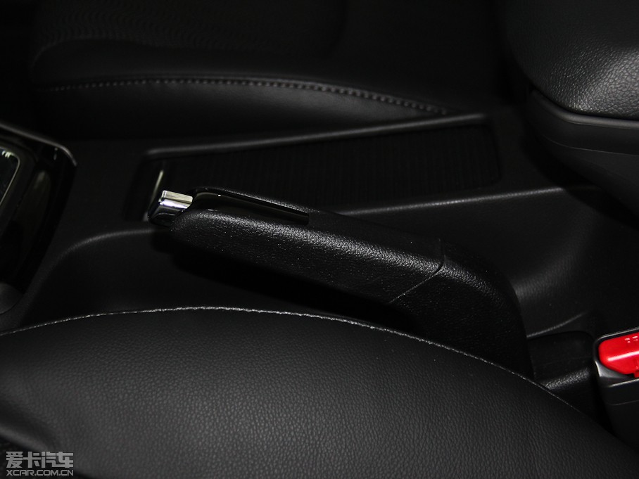 2013���ʄ� 1.6 DLX �Ԅ����F��