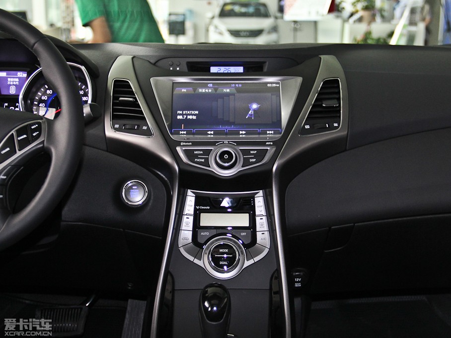 2013���ʄ� 1.6 DLX �Ԅ����F��