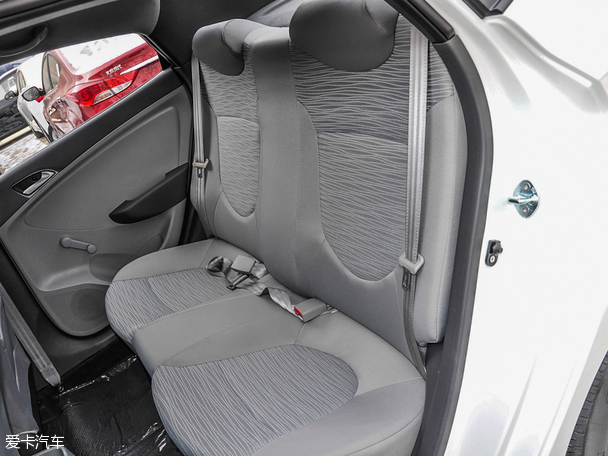 北京現代2014款瑞納