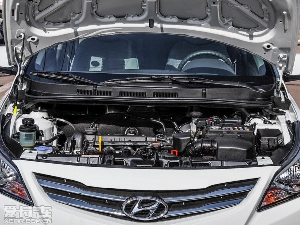 北京現代2014款瑞納