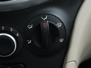 2014款1.4L 手动TOP 中控区