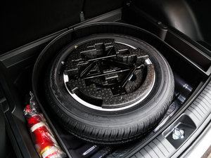 2015款2.0L 自动四驱尊贵型DLX 备胎