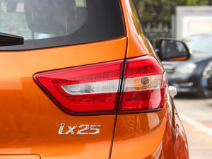 2015款1.6L 自动两驱尊贵型DLX 尾灯