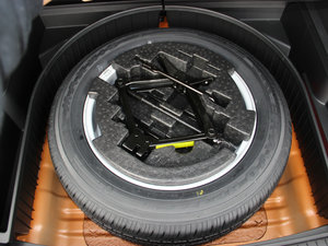 2015款1.6L 自动两驱尊贵型DLX 备胎