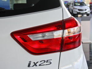 2015款1.6L 自动两驱智能型GLS 尾灯
