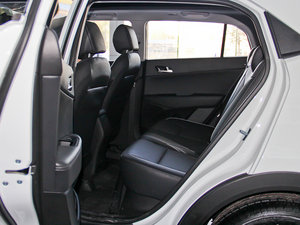 2015款1.6L 自动两驱智能型GLS 后排空间