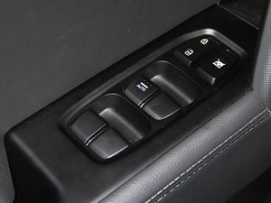 2015款1.6L 自动两驱智能型GLS 主驾车窗控制区	