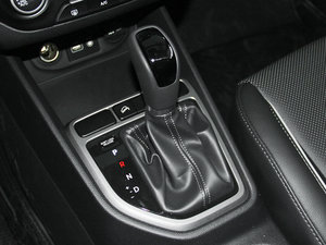 2015款1.6L 自动两驱智能型GLS 换挡杆