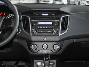 2015款1.6L 自动两驱智能型GLS 中控台
